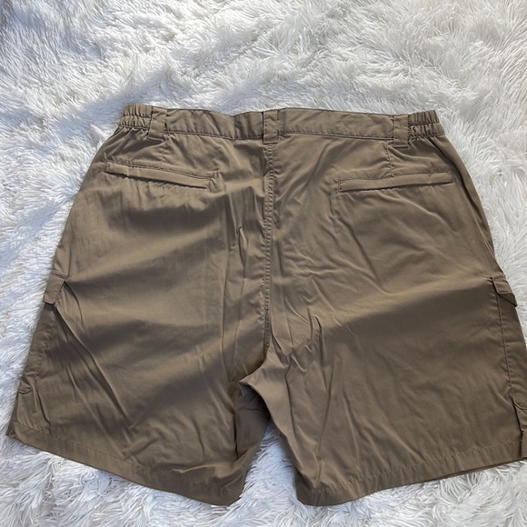 L.L. Bean Men's Tropic-Weight Cargo Shorts - Picture 2 of 7